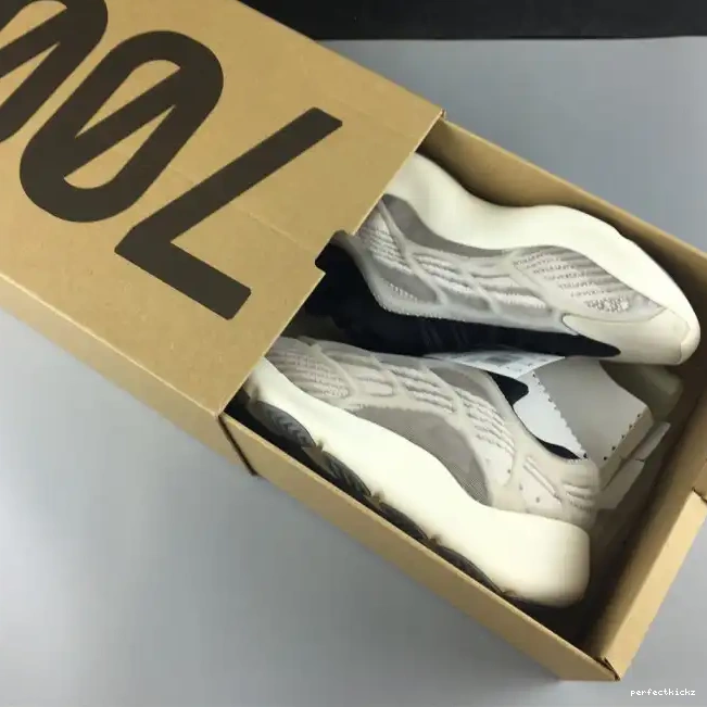 Yeezy White Adidas Boost 700 Ash V3 EF9897 0506